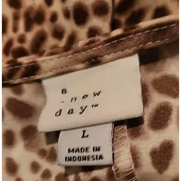 A New Day Animal Print Dress Large Midi V-Neck Pleated Flowy - Picture 3 of 8